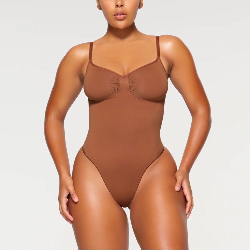 SKIMS Seamless Sculpt Thong Bodysuit XS Bronze
